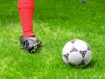 Umknickendes Bein mit Fußball